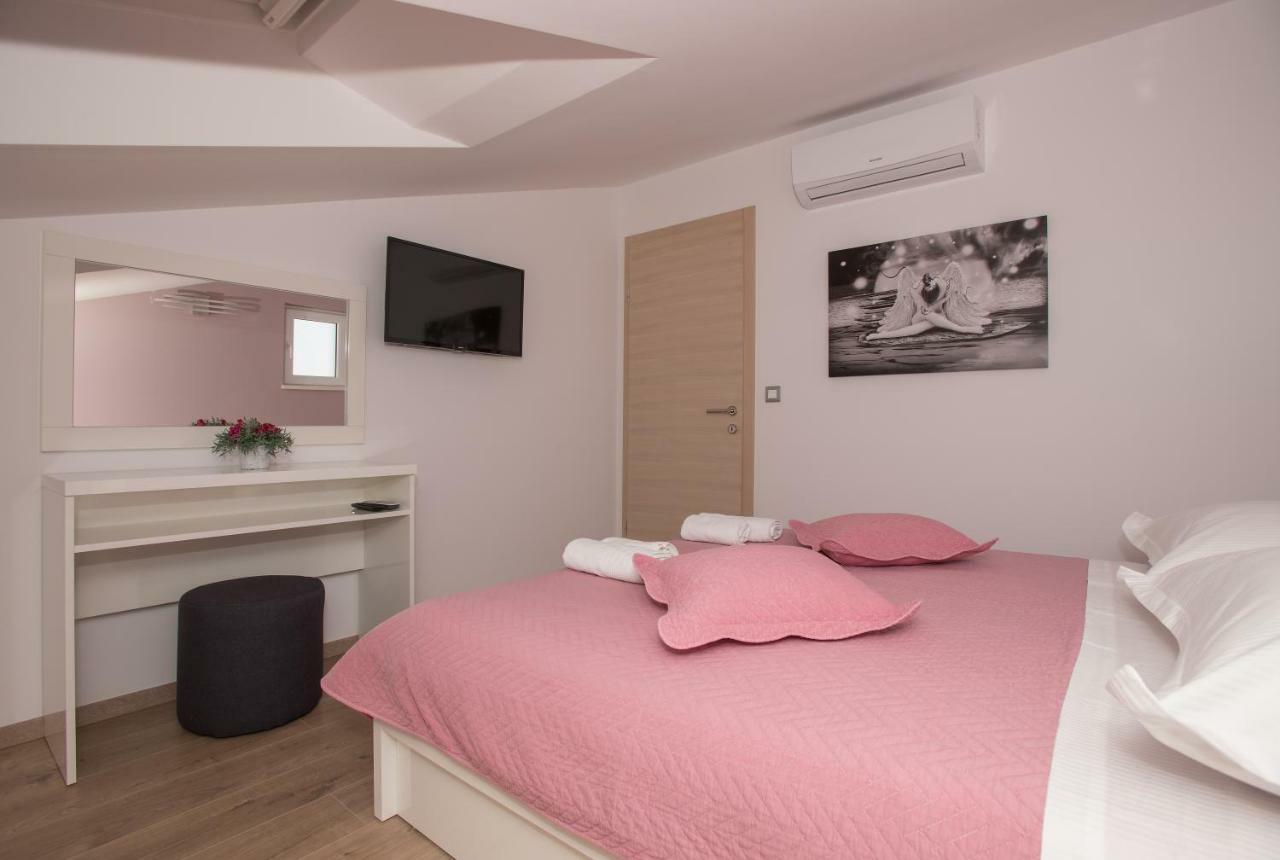 Apartmani Vujcic Makarska Exterior foto